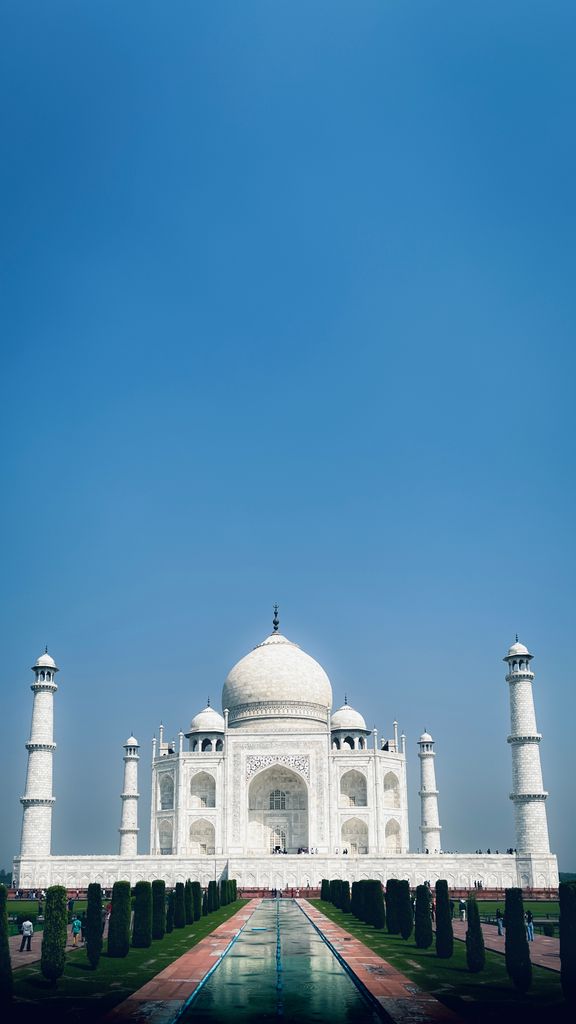 Stunning frontal view of the Taj Mahal in Agra, India on a clear day.
